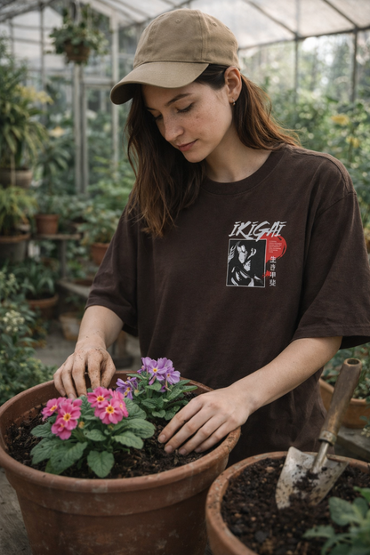 Retro Floral Heart Tee — Vintage-Inspired Graphic T-Shirt